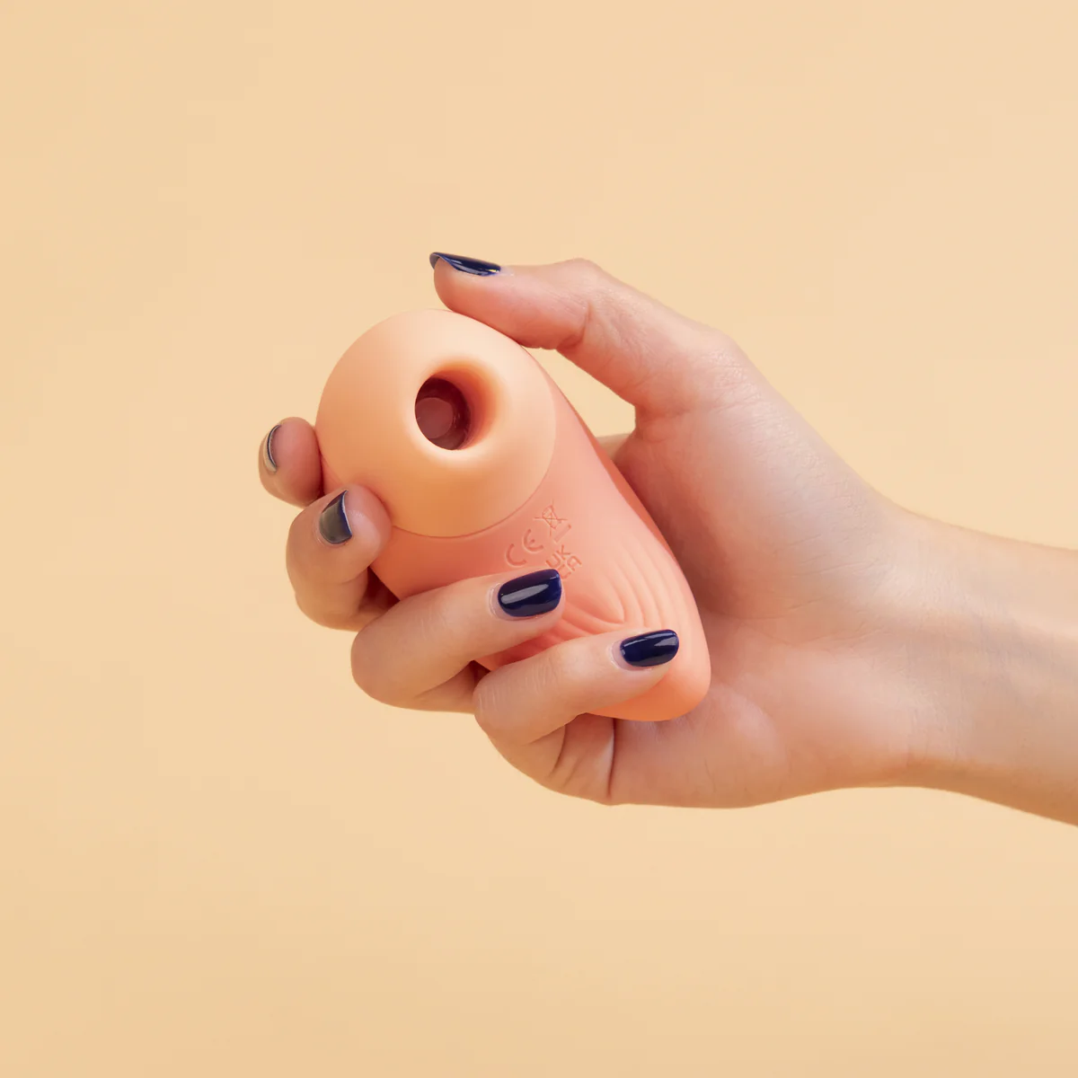 Ona, Stimulateur clitoridien vibrant | Blush Intimacy
